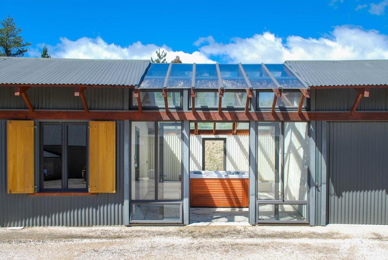 Windhover Suites Tasman Exterior photo