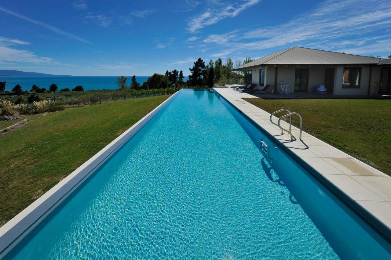 Windhover Suites Tasman Exterior photo