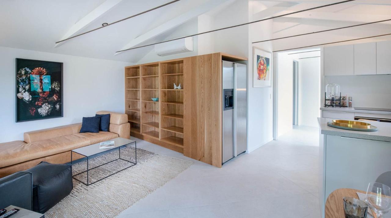 Windhover Suites Tasman Exterior photo