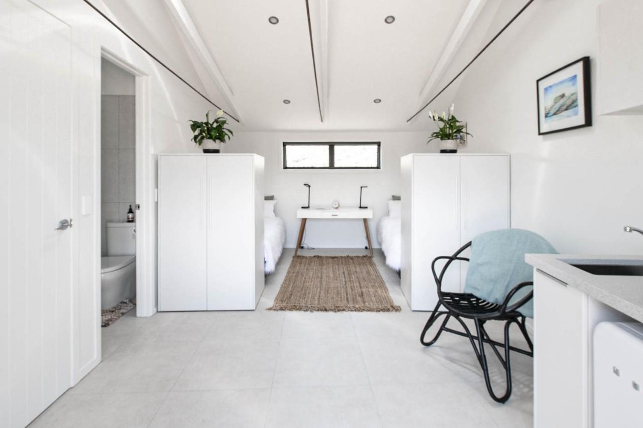 Windhover Suites Tasman Exterior photo
