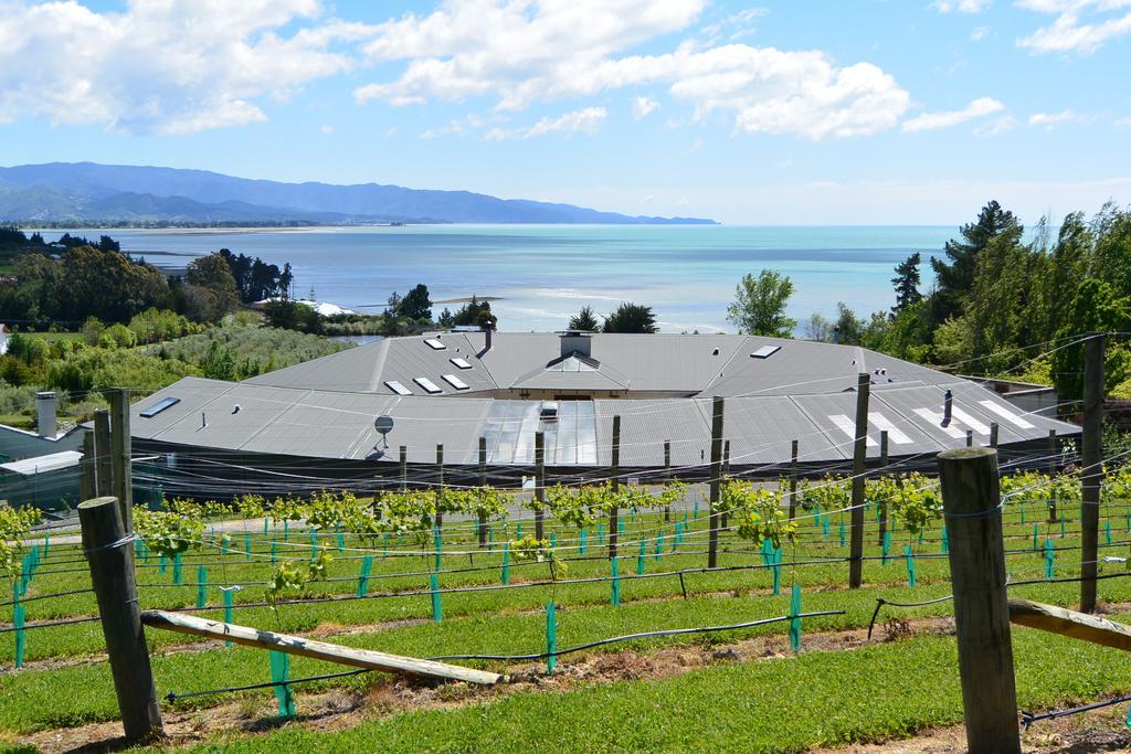 Windhover Suites Tasman Exterior photo