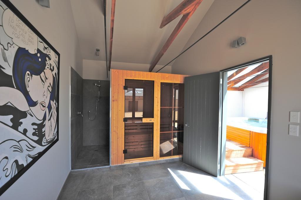 Windhover Suites Tasman Exterior photo