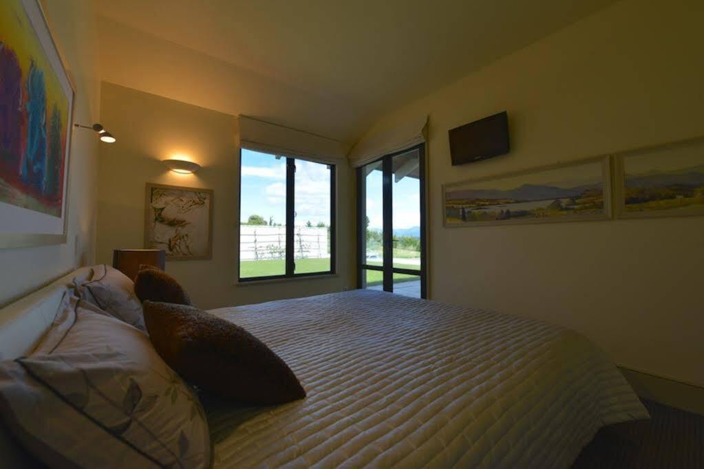 Windhover Suites Tasman Exterior photo